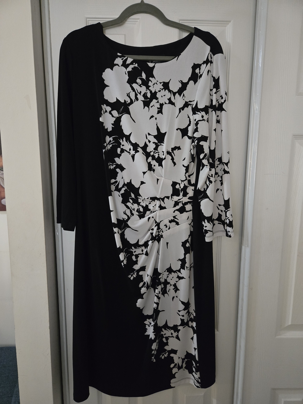 connected apparel Black and White Floral Long Sleeve Dress